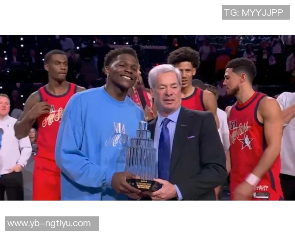 爱德华兹第三节狂轰21分全场最高35分助球队取得胜利表现惊艳